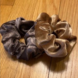 2 Velvet Hair scrunchie pair